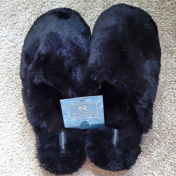 Snugleaves Black Fuzzy Slippers Size 9-10 NWT - Picture 3 of 14